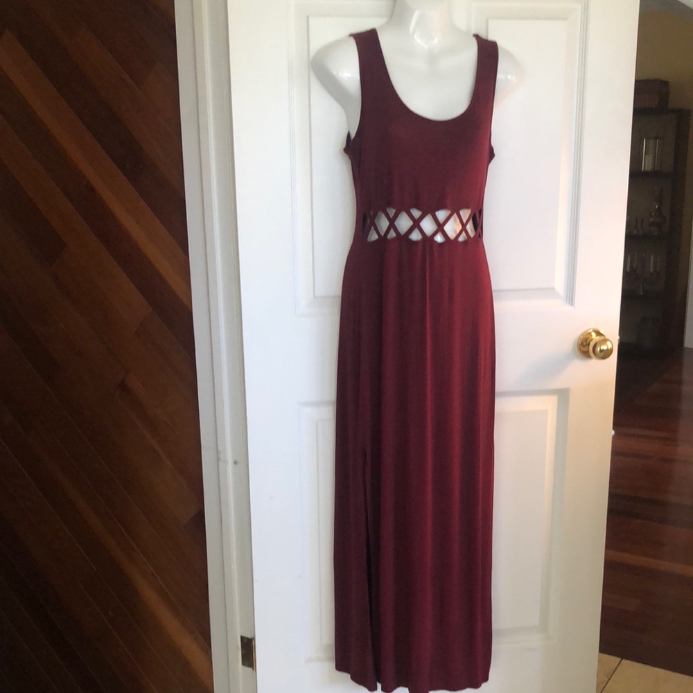 Elegant Burgundy Sleeveless Maxi Dress